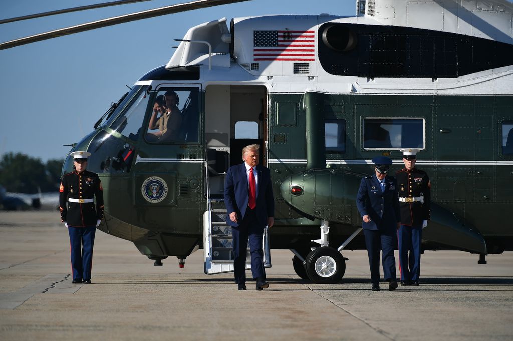 Donald Trump davanti al Marine One