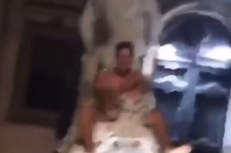 Il ragazzo che ha fatto il bagno nella fontana di Piazza Navona