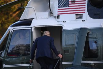 Trump sale a bordo del Marine One