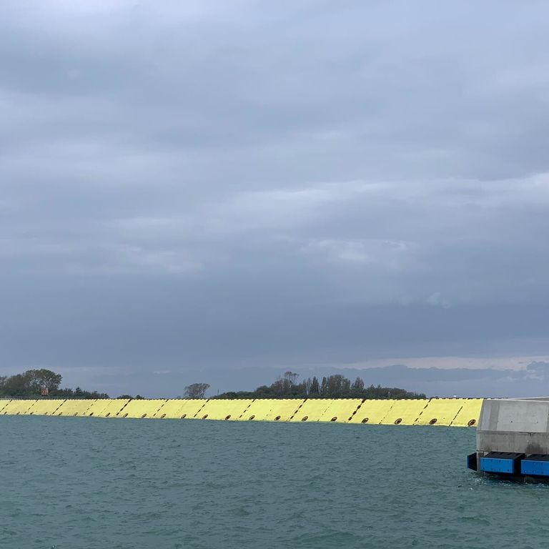 Il Mose alla diga di Malamocco