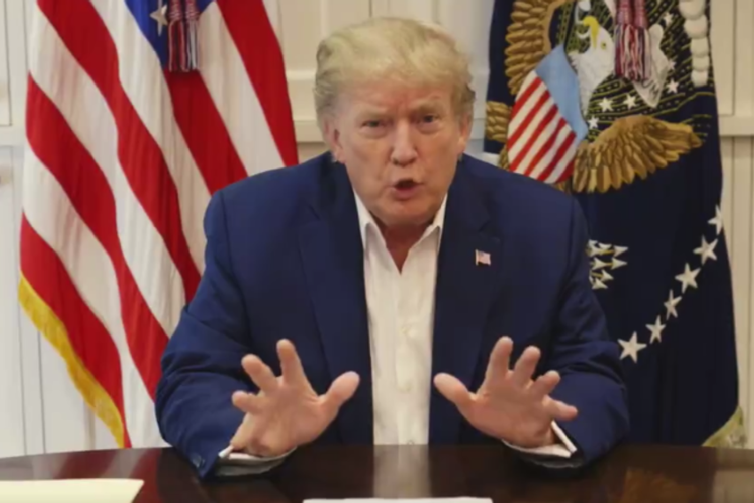 Donald Trump durante il discorso dal Walter Reed Hospital