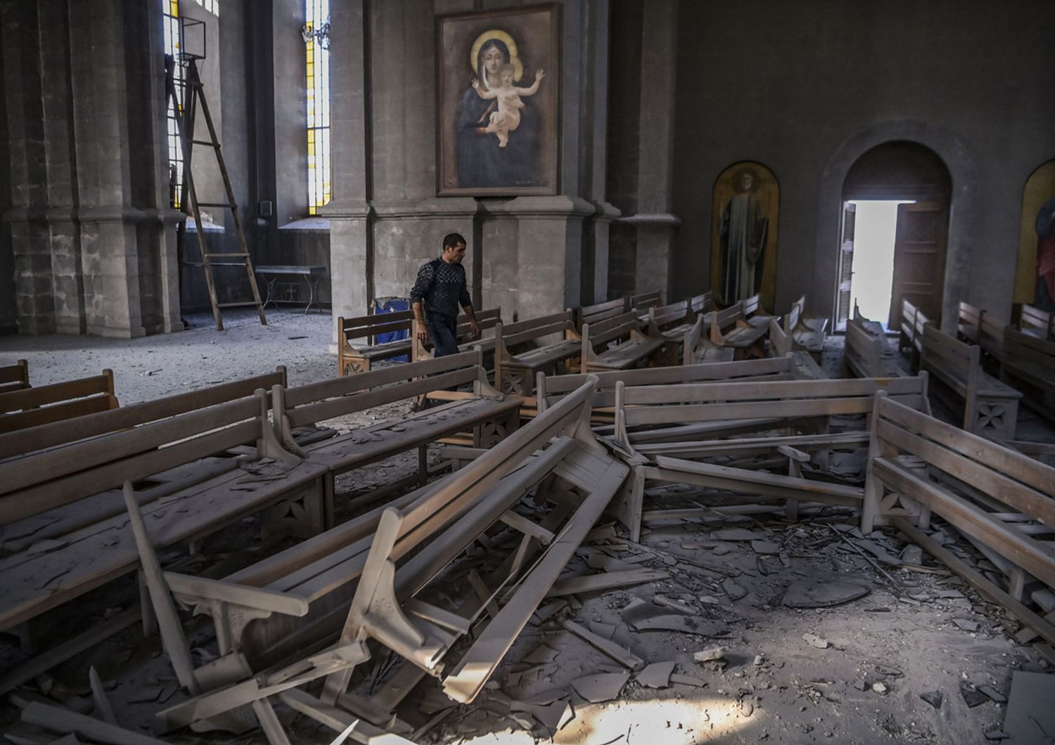 Nagorno-Karabakh: la cattedrale di Shushi dopo il bombardamento
