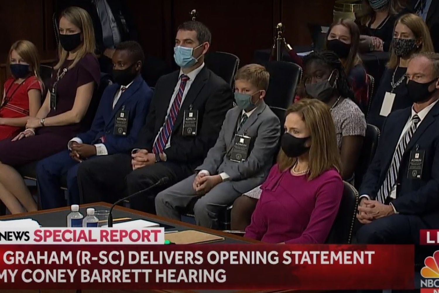 L'audizione di Barrett, con i figli, dalla diretta di Nbc News