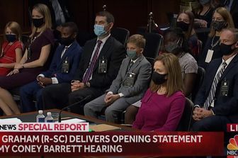 L'audizione di Barrett, con i figli, dalla diretta di Nbc News