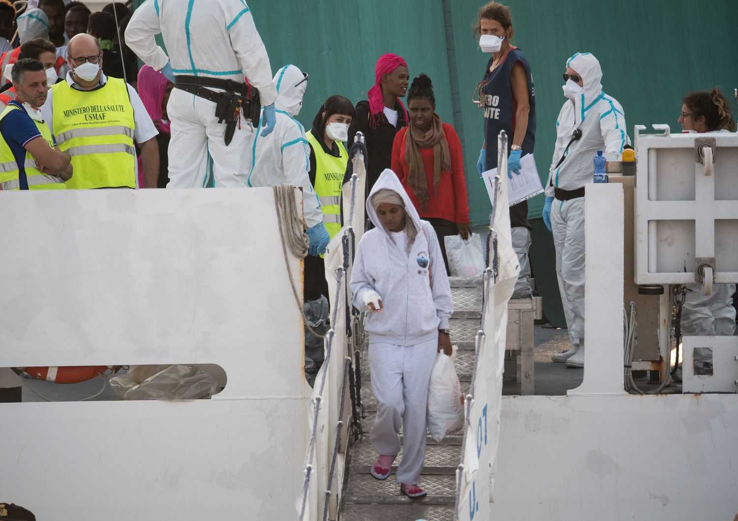 Migranti: sbarco a Catania