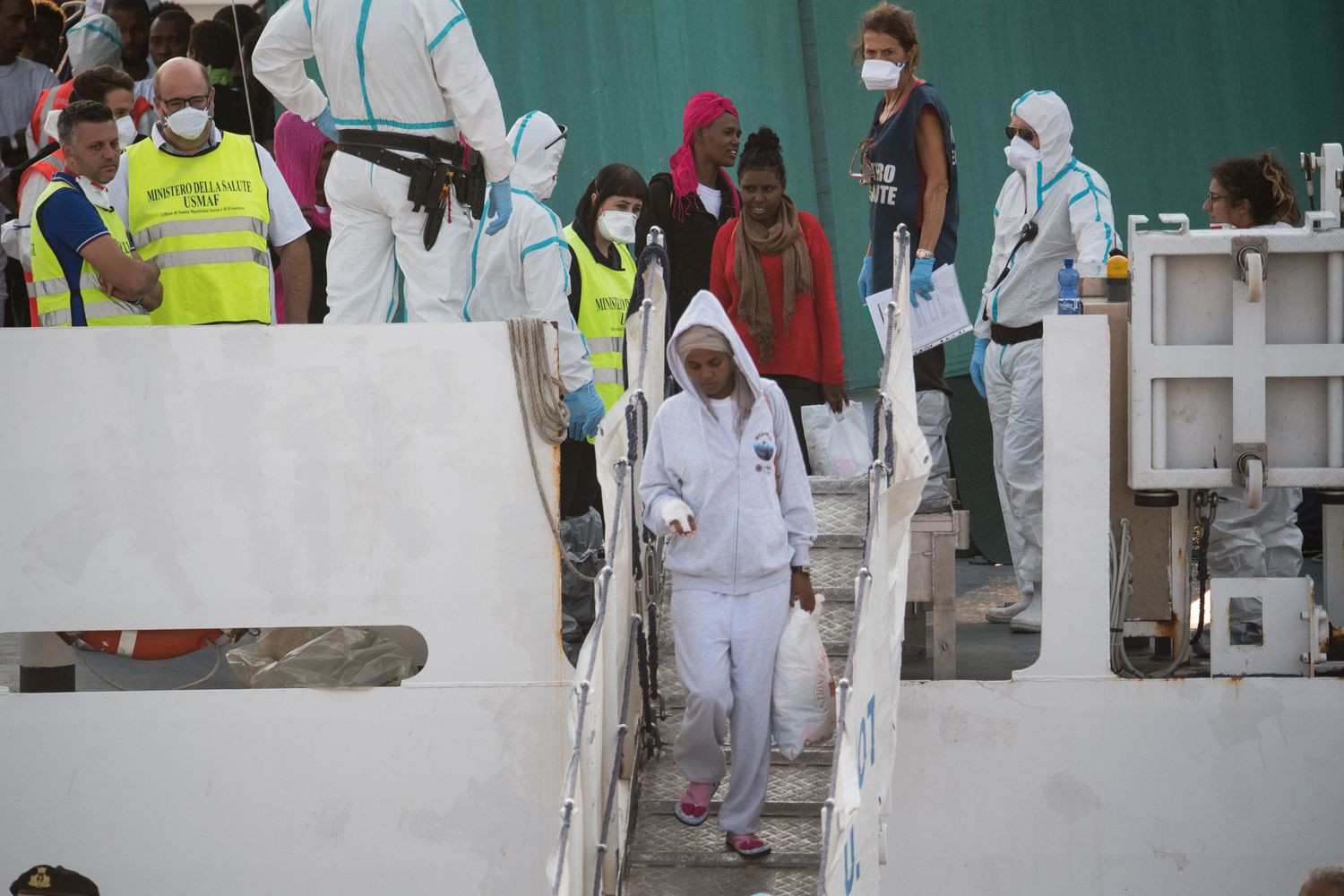 Migranti: sbarco a Catania