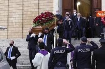 Funerali Jole Santelli applauso chiesa San Nicola a Cosenza