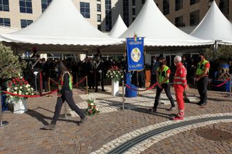 &nbsp;La camera ardente nel piazzale della &quot;Cittadella&quot; a Catanzaro&nbsp;