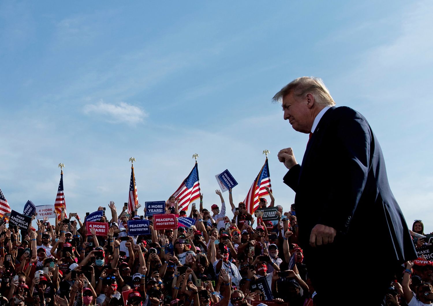 Trump al comizio all'aeroporto di Ocala, in Florida