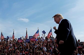 Trump al comizio all'aeroporto di Ocala, in Florida