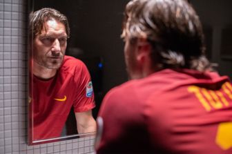 Francesco Totti in una scena del documentario di Alex Infascelli