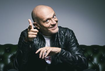 Fare i conti con il proprio passato a un concerto di Max Pezzali