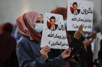 Rivolta mondo Islam contro Macron