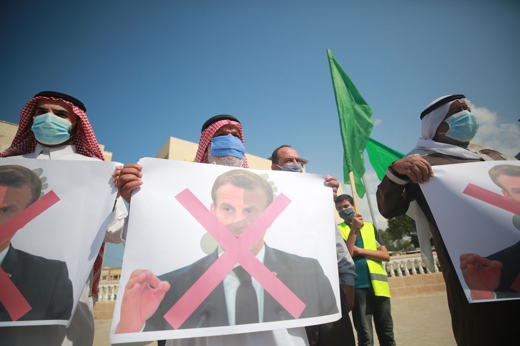 Rivolta mondo Islam contro Macron