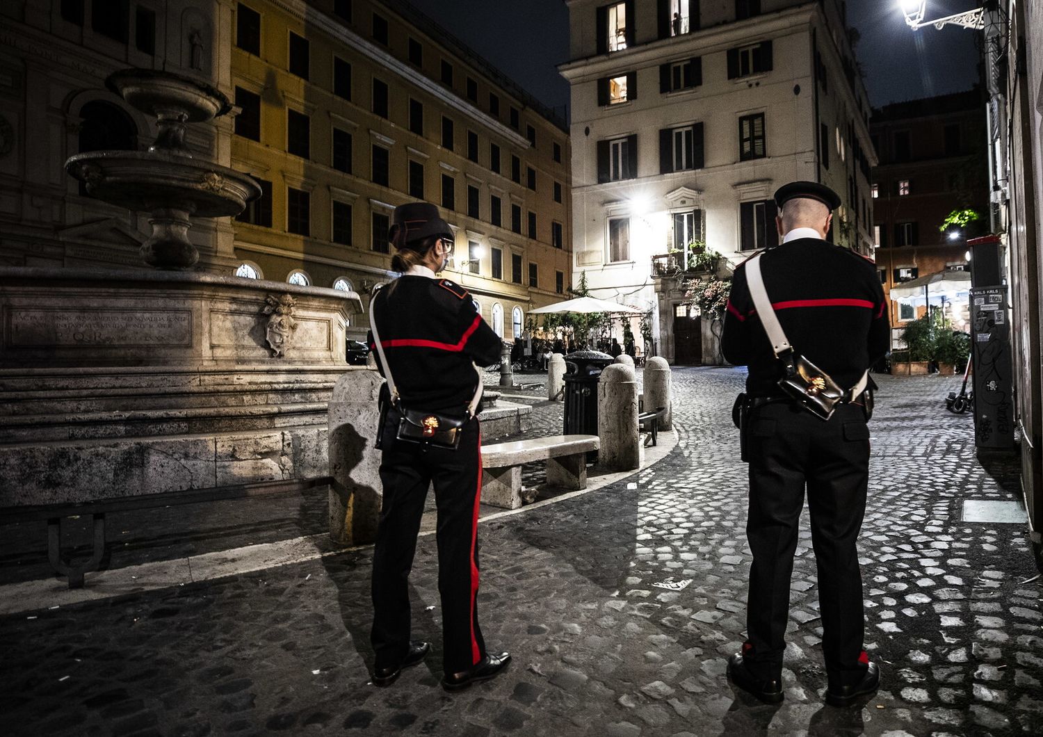 Chiusure serali, coprifuoco contro la movida