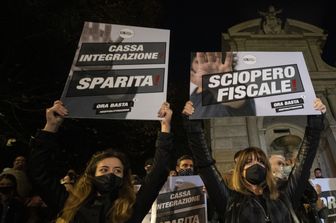 Protesta dei gestori di bar e ristoranti a Trastevere contro il nuovo DPCM che obbliga la chiusura dei locali alle 18