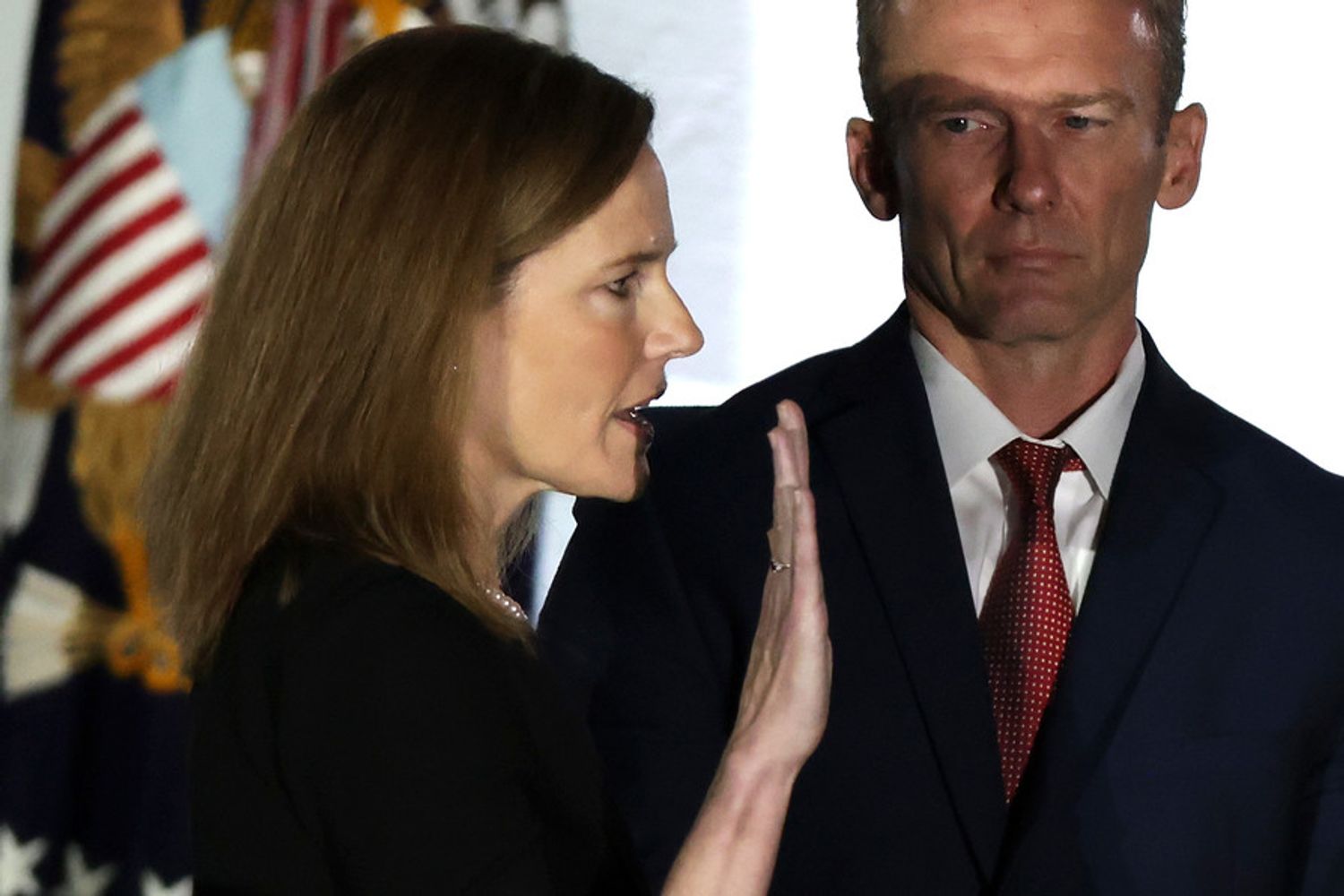 Amy Coney Barrett, alla Casa Bianca, giura come nuovo giudice della Corte Suprema