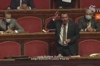 Salvini Aula si toglie mascherina&nbsp;Calderoli
