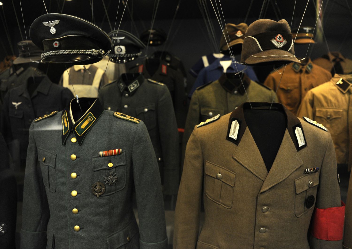 Uniformi naziste in esposizione