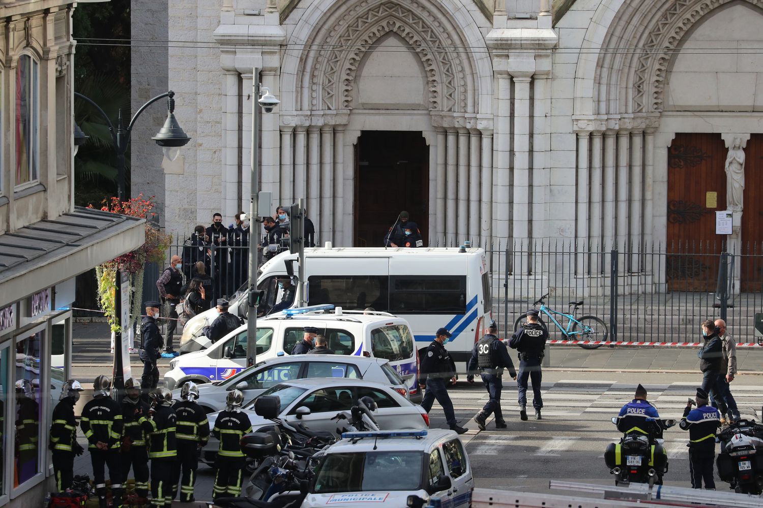 La cattedrale di Nizza teatro dell'attentato costato la vita a 3 persone