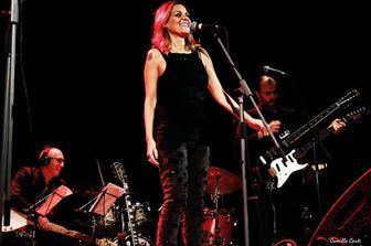 Irene Grandi durante un concerto al Premio Bianca d'Aponte 2016