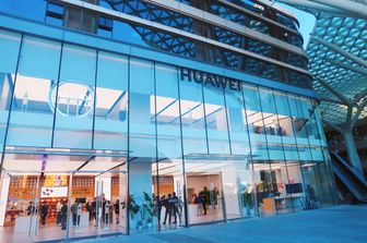 Un flagship store Huawei a Shanghai