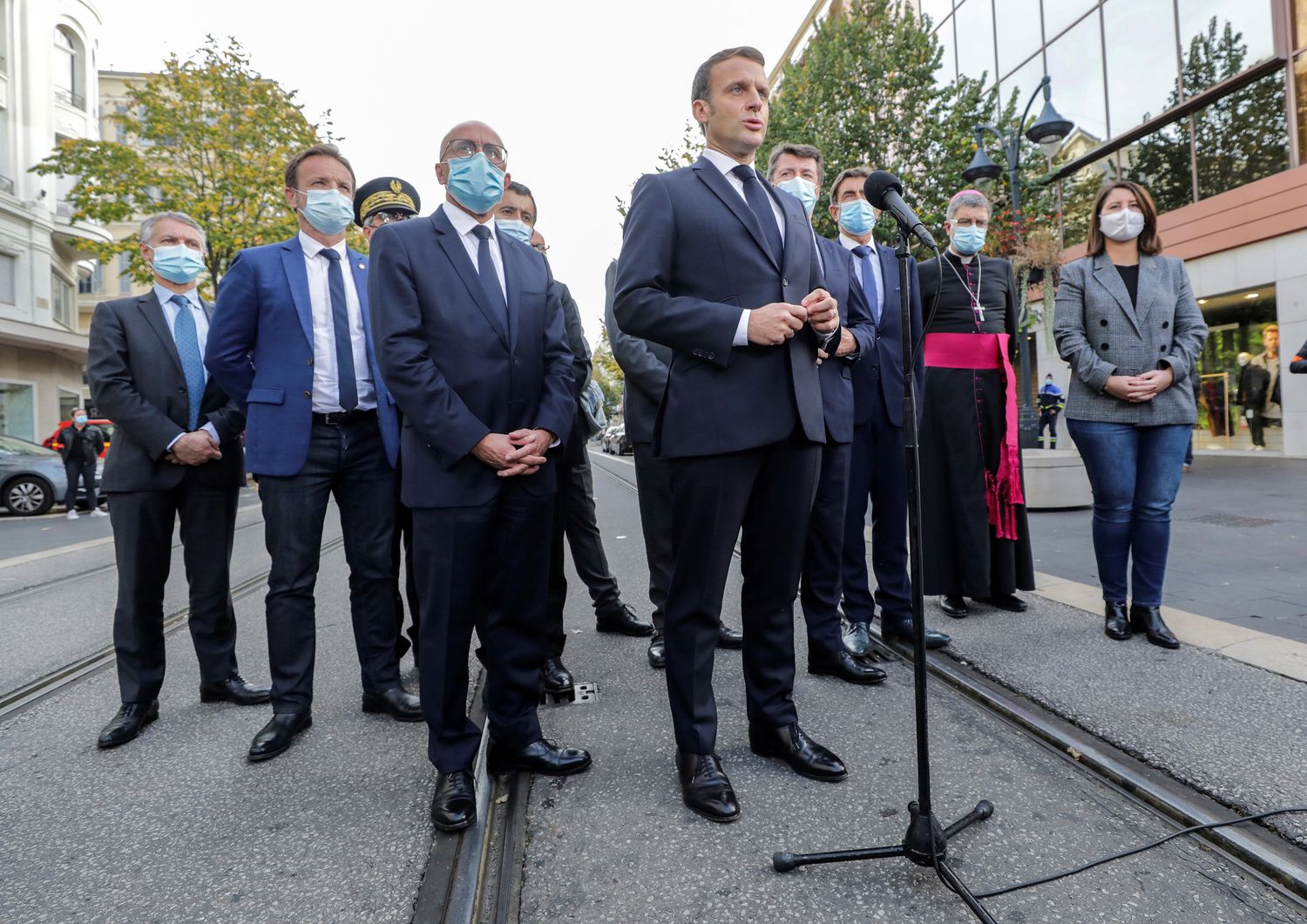 Macron a Nizza dopo l'attentato in Cattedrale