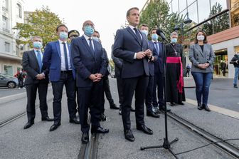 Macron a Nizza dopo l'attentato in Cattedrale