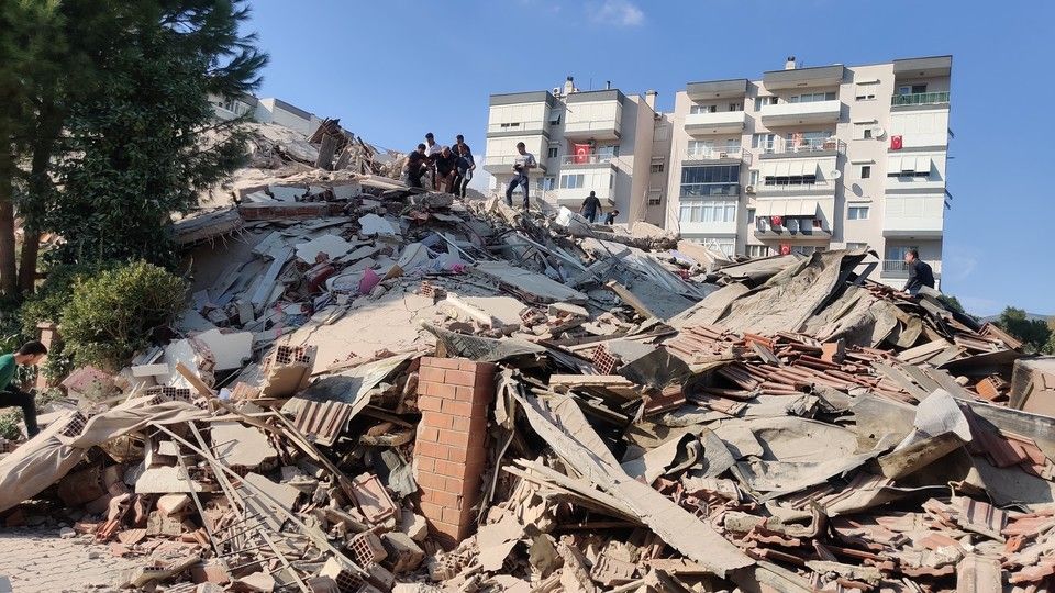 I danni del terremoto a Smirne
