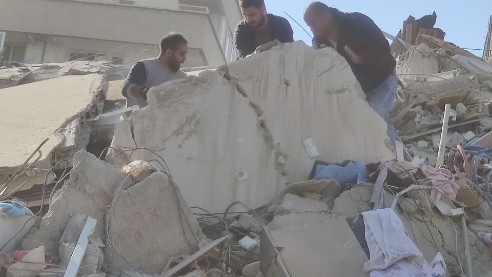 I danni del terremoto a Smirne
