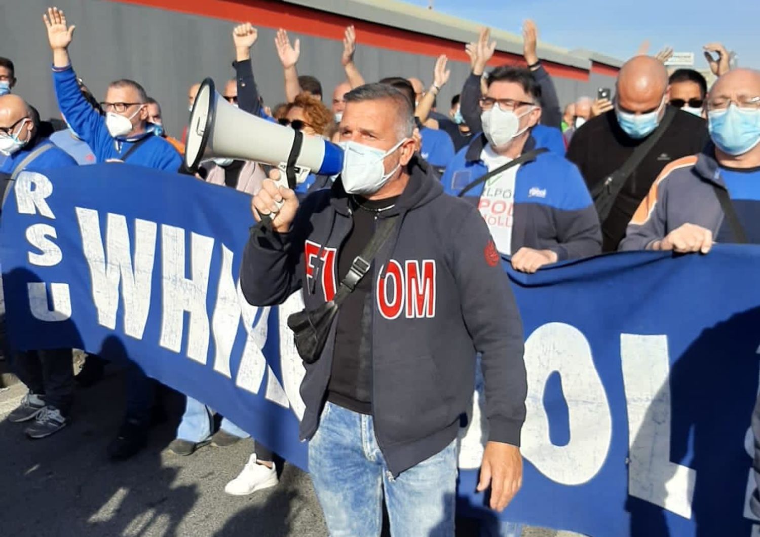 La manifestazione dei lavoratori della Whirlpool di Napoli
