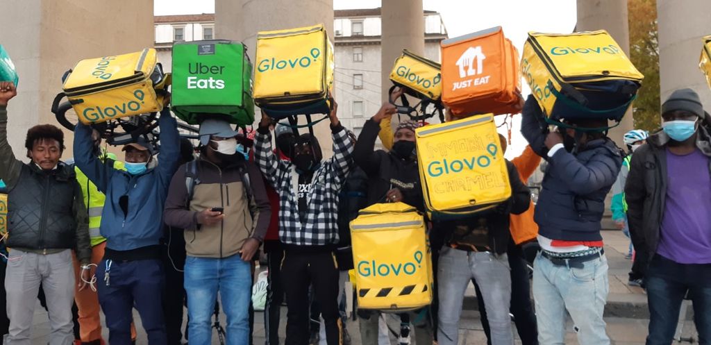 La manifestazione dei raider di Glovo