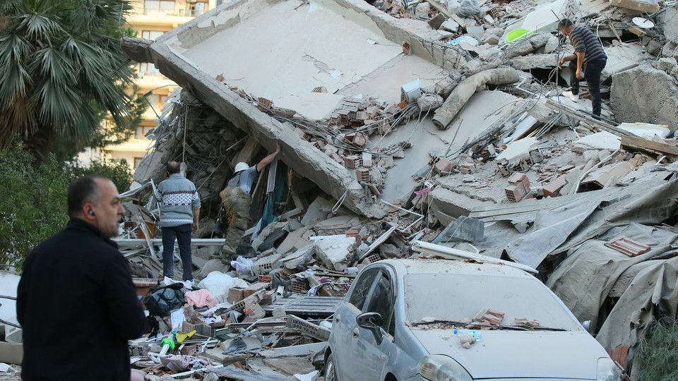 I danni fatti dal terremoto a Smirne&nbsp;