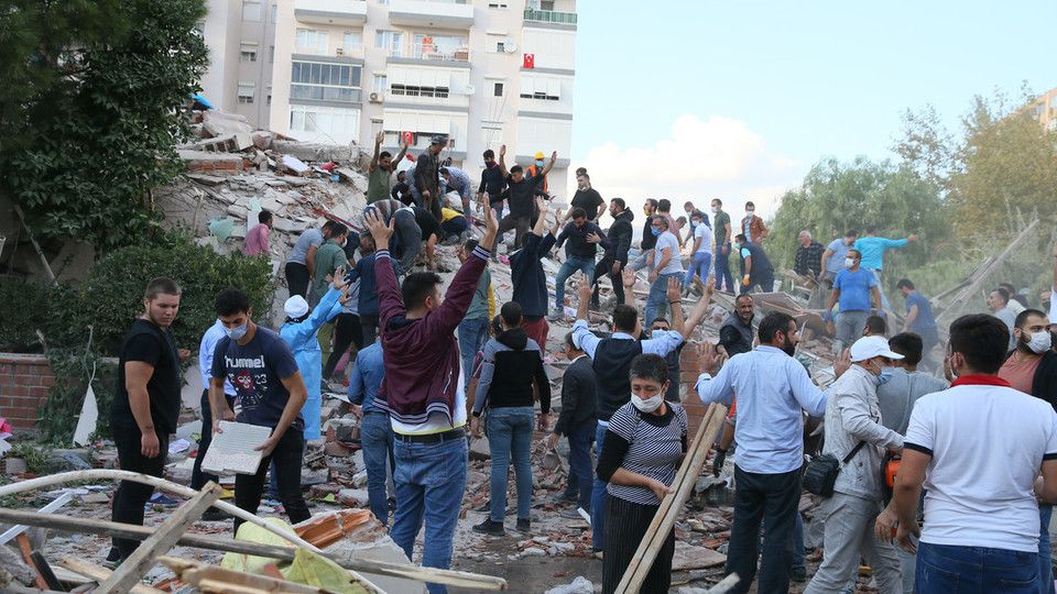 I danni fatti dal terremoto a Smirne&nbsp;