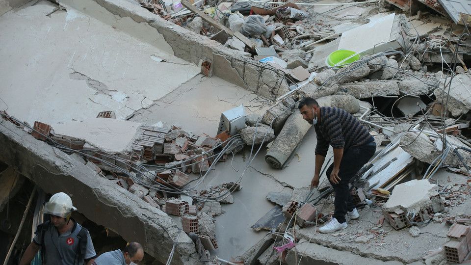 I danni fatti dal terremoto a Smirne&nbsp;