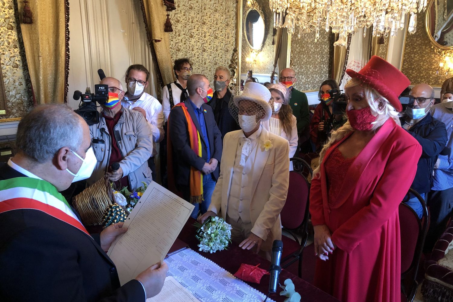 &nbsp;Gino Campanella (vestito di bianco) e Massimo Milani, uniti civilmente a Giarre