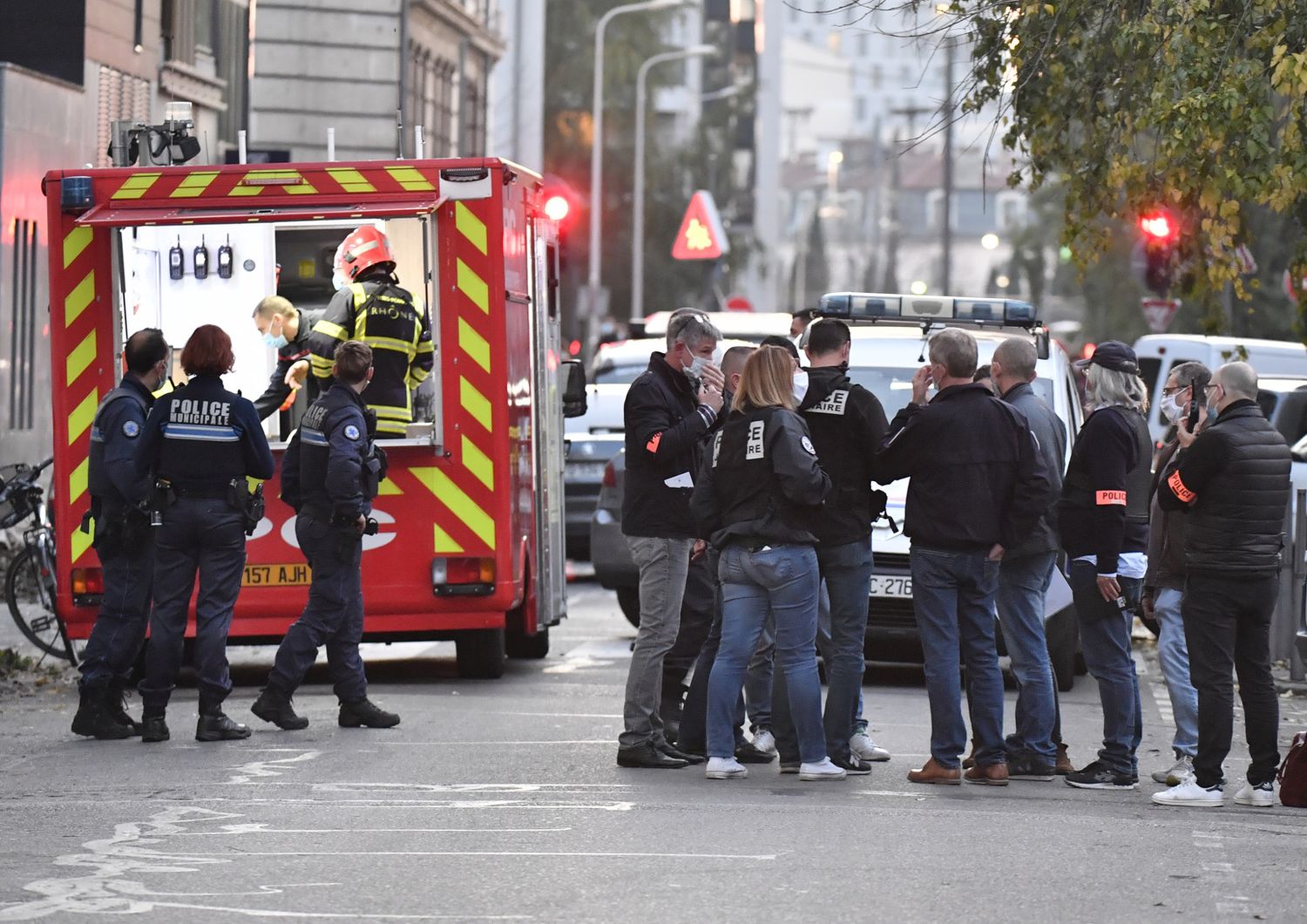 La polizia sul luogo in cui, a Lione, &egrave; stato aggredito un prete ortodosso