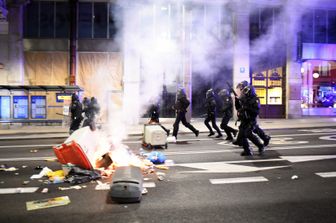 Scontri a Madrid, proteste contro il coprifuoco&nbsp;