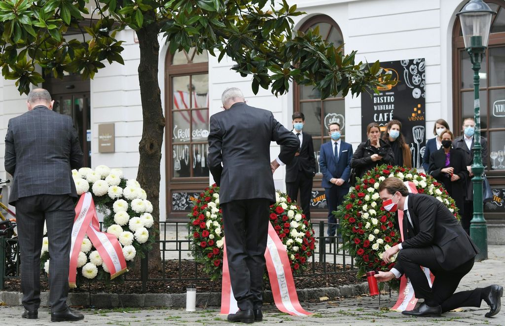 Le autorit&agrave; austriache sul luogo della tragedia