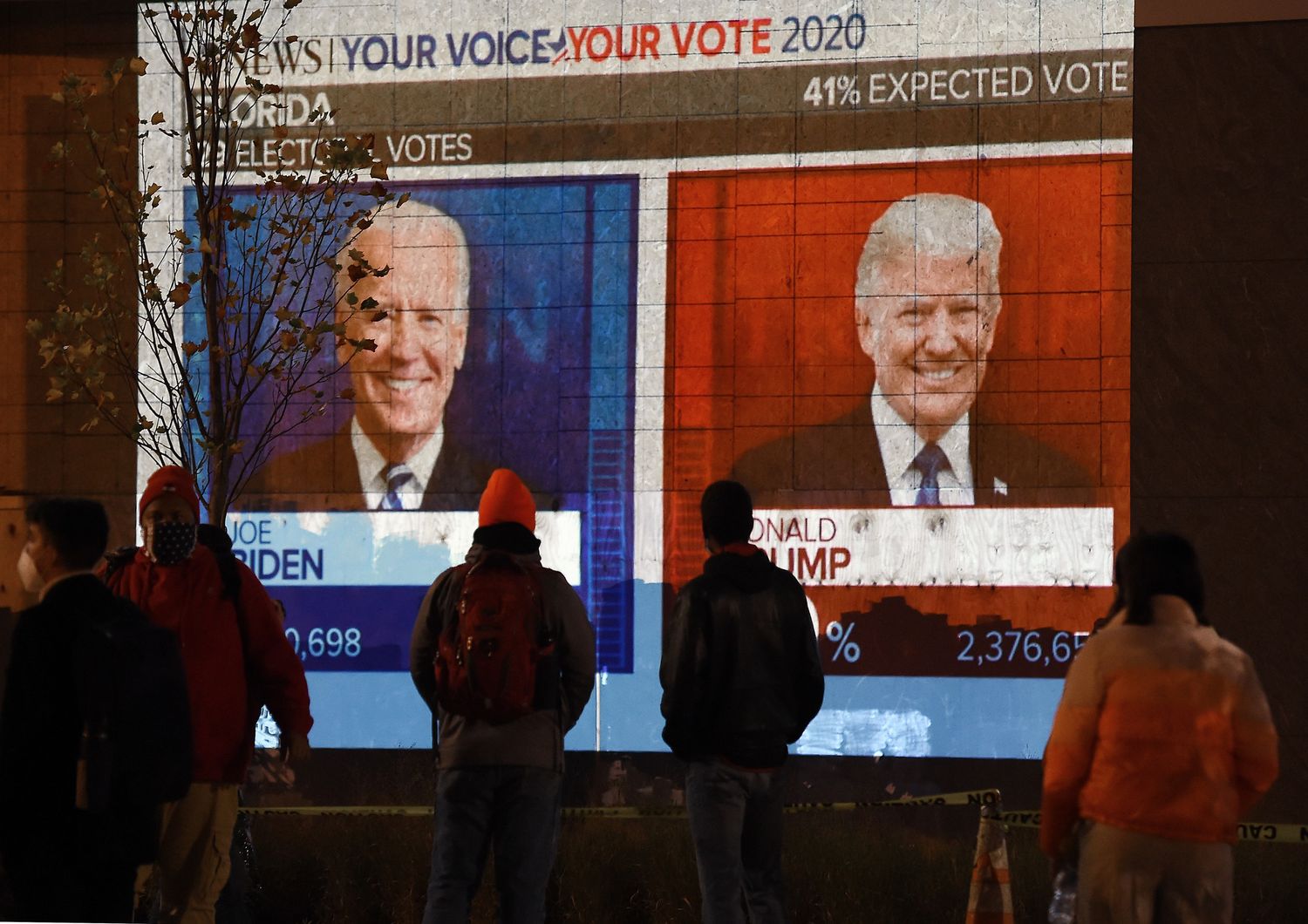 Pronostici ribaltati Biden Trump cantano vittoria