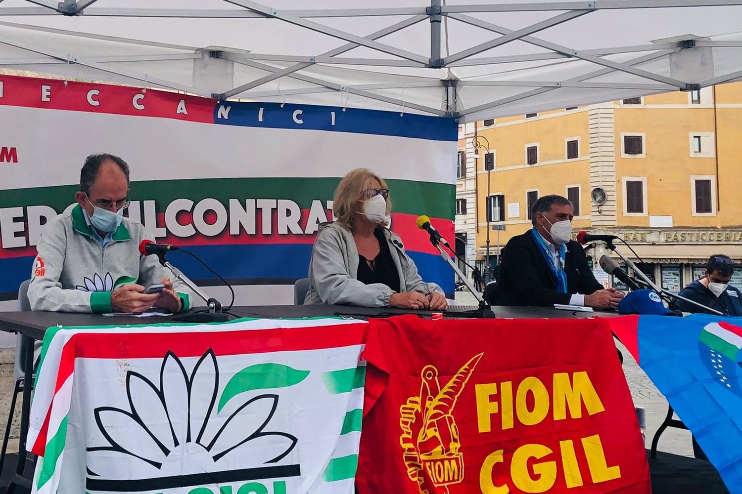 Sciopero dei metalmeccanici: l'intervento dei leader di Fiom Cgil, Fim Cisl e Uilm Uil
