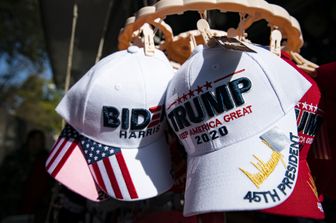 Cappellini della campagna elettorale di Donald Trump e Joe Biden