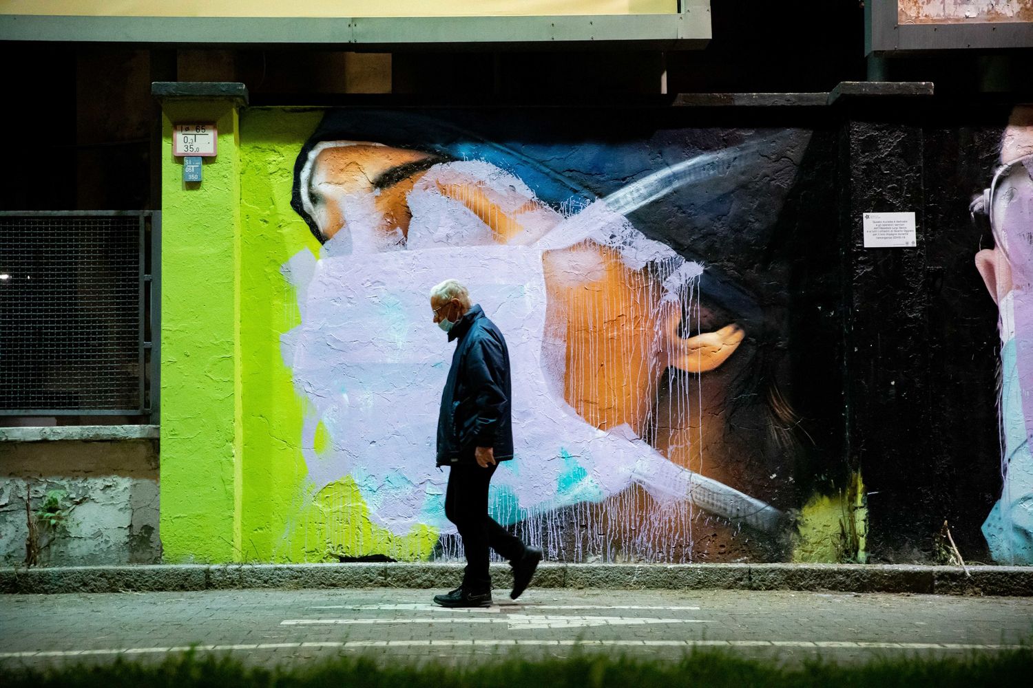 Il murales di Milano in omaggio del personale impegnato contro il coronavirus vandalizzato