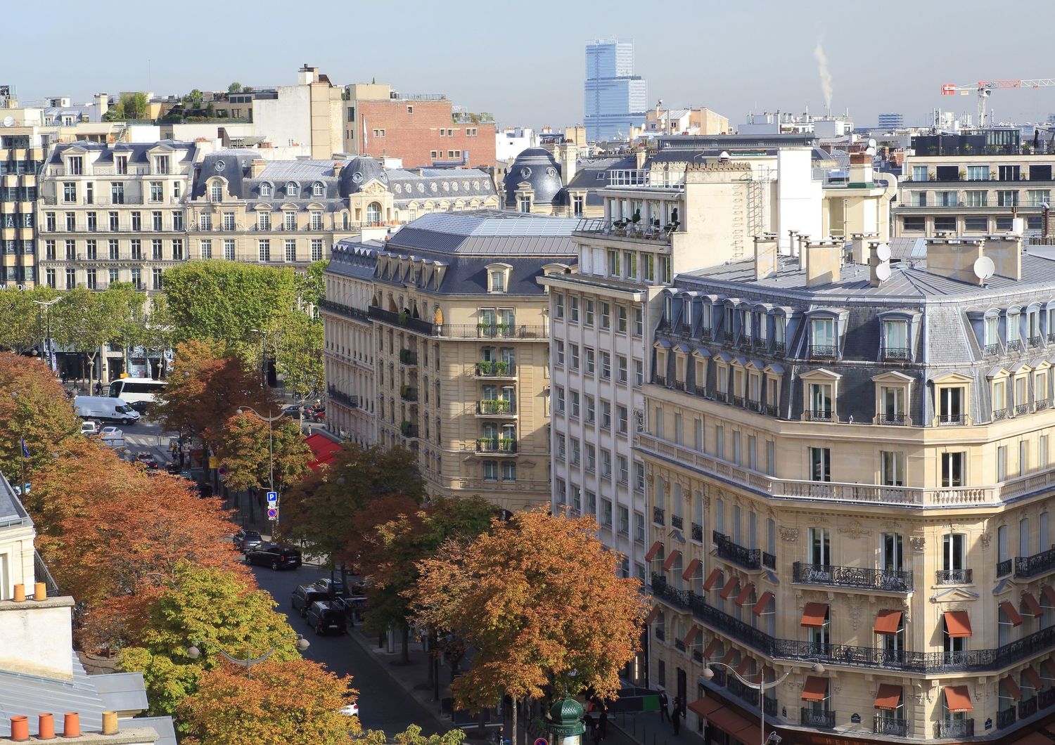 L'esclusiva Avenue George V nel cuore di Parigi