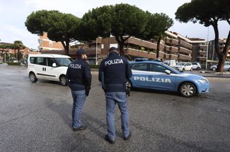 Agenti di polizia ad Ostia