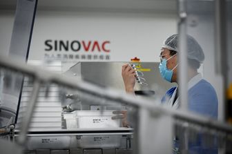 I laboratori della Sinovac dove viene sviluppato e prodotto uno degli 11 vaccini cinesi arrivati alla fase sperimentale
