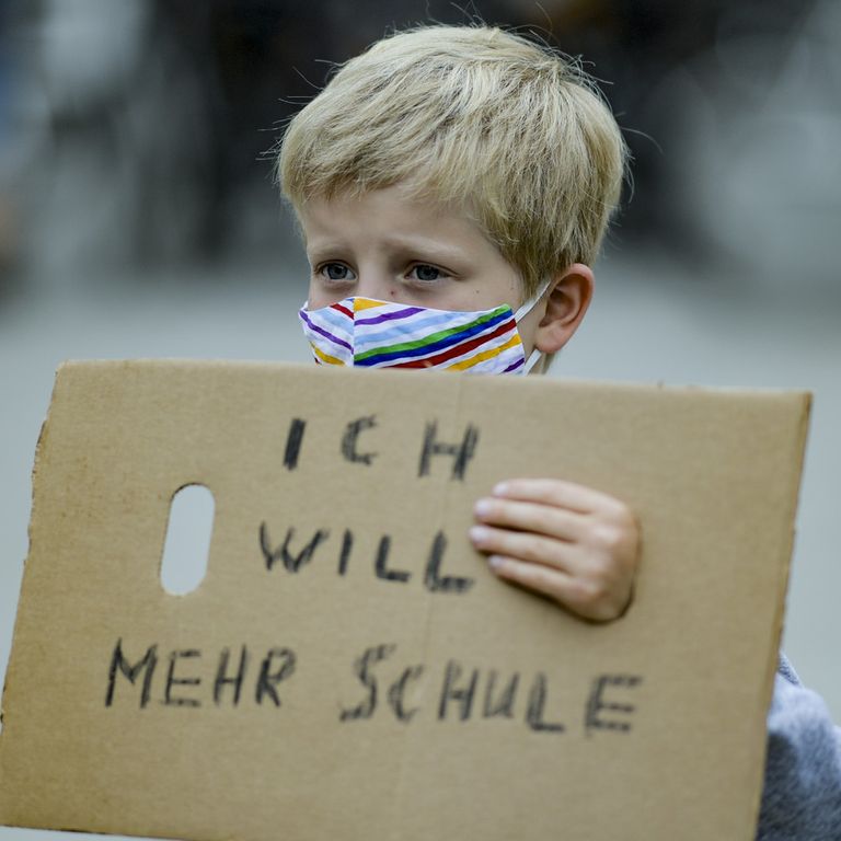 Manifestazione in Germania contro la chiusura delle scuole
