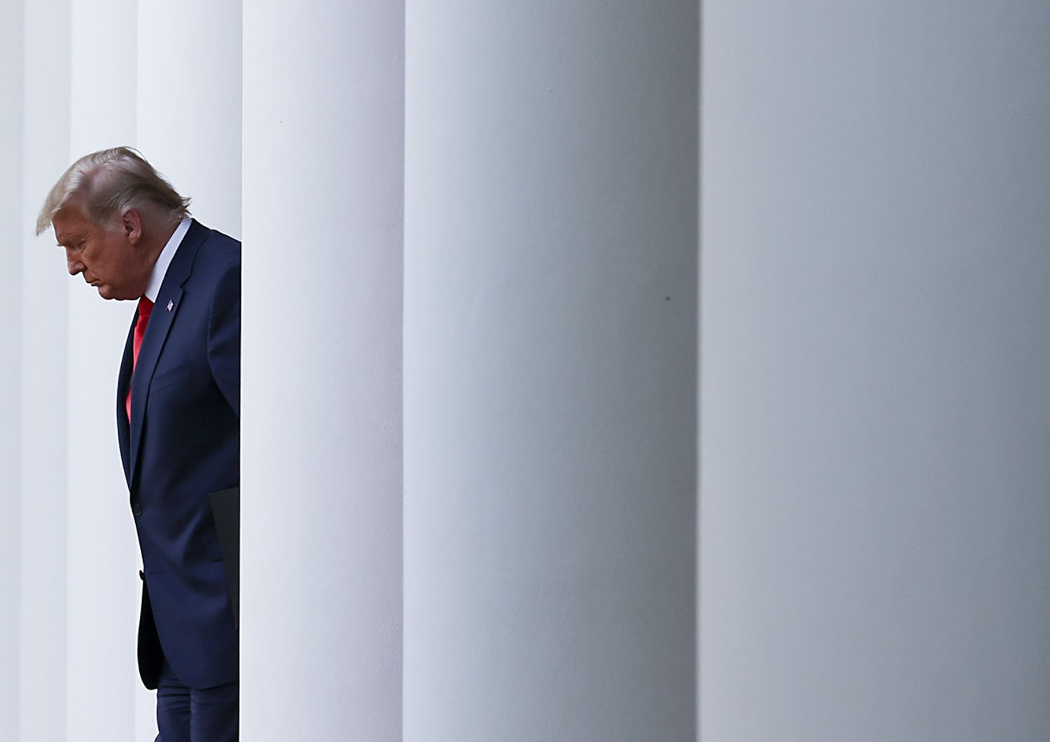 Il presidente americano, Donald Trump, alla Casa Bianca prima della conferenza stampa sul vaccino