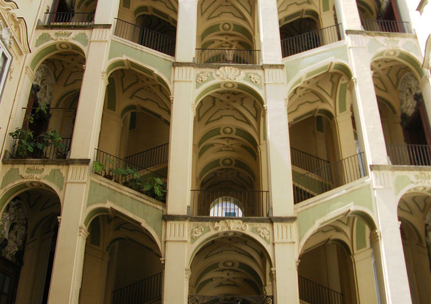 Palazzo Spagnuolo nel rione Sanit&agrave;, a Napoli