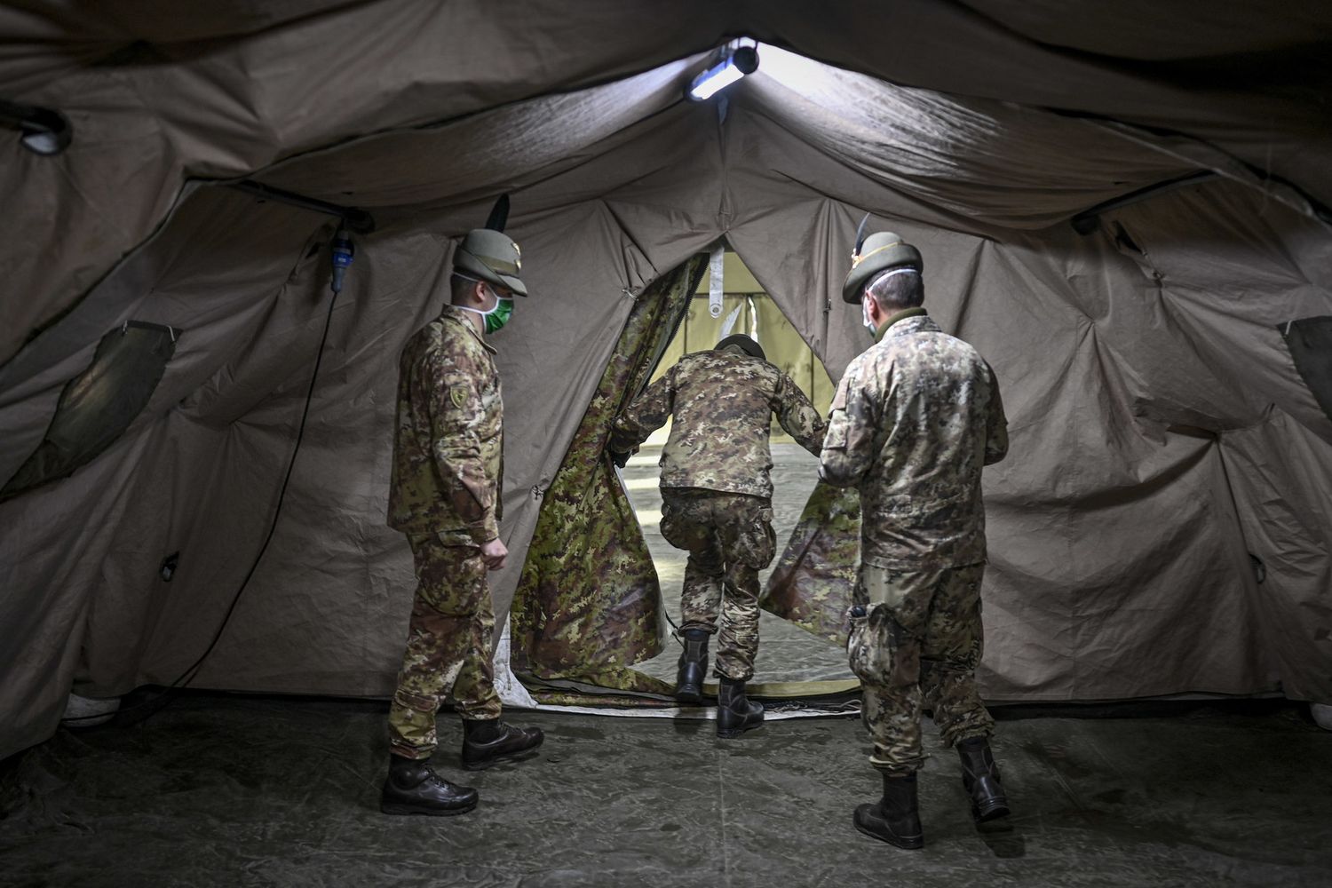 Un ospedale da campo allestito dall'esercito